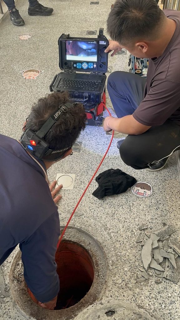 透過內視鏡檢測排水管的情況
